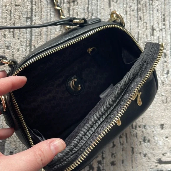 Elegant Black Crossbody Bag with Gold Accents - Picture 3 of 4
